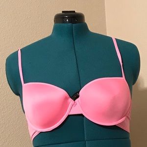 NWOT no boundaries pink 36C T-shirt bra